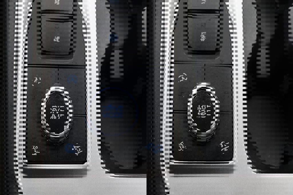 Used 2020 Ford Explorer XLT w/ Comfort Package image 25