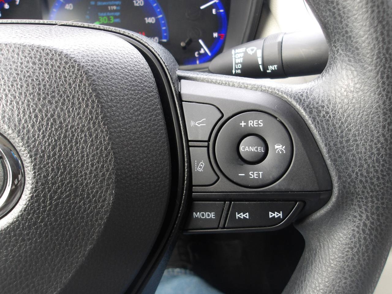 Used 2020 Toyota Corolla LE FWD image 15