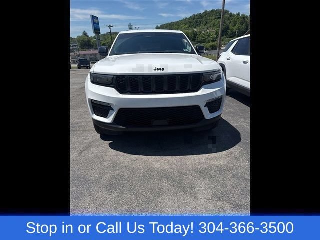 Used 2023 Jeep Grand Cherokee Limited w/ Black Appearance Package AWD/4WD image 1