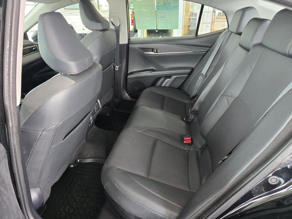 Used 2025 Toyota Camry XLE FWD image 39