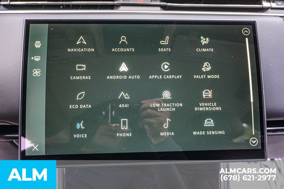 Used 2025 Land Rover Range Rover SE AWD/4WD image 34
