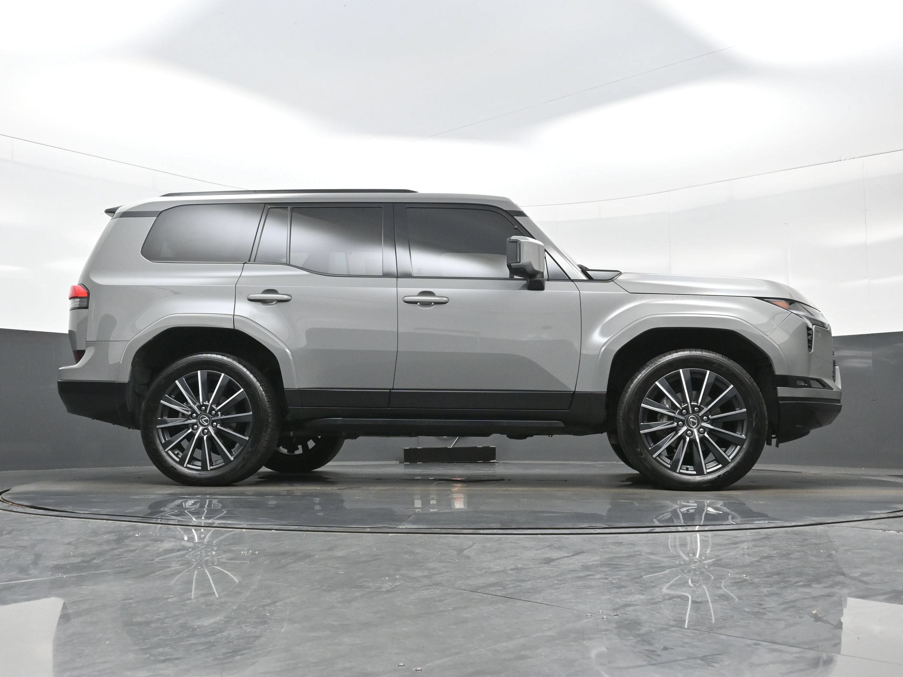 Used 2025 Lexus GX 550 w/ Accessory Package (2T) AWD/4WD image 33