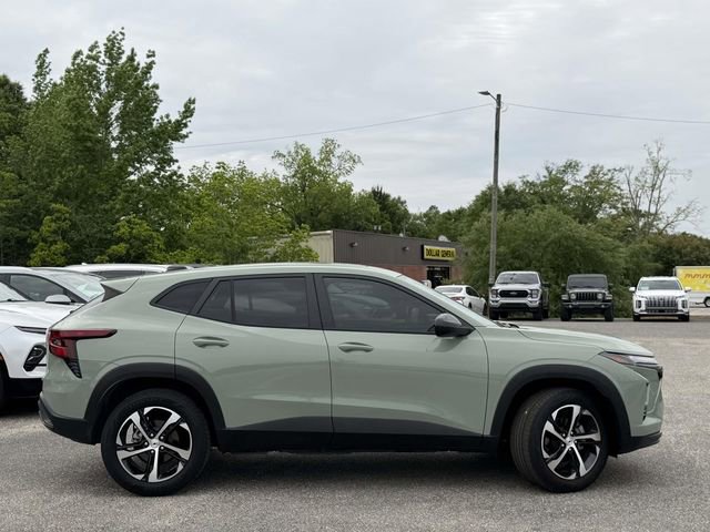 Used 2024 Chevrolet Trax RS w/ Sunroof Package FWD image 8