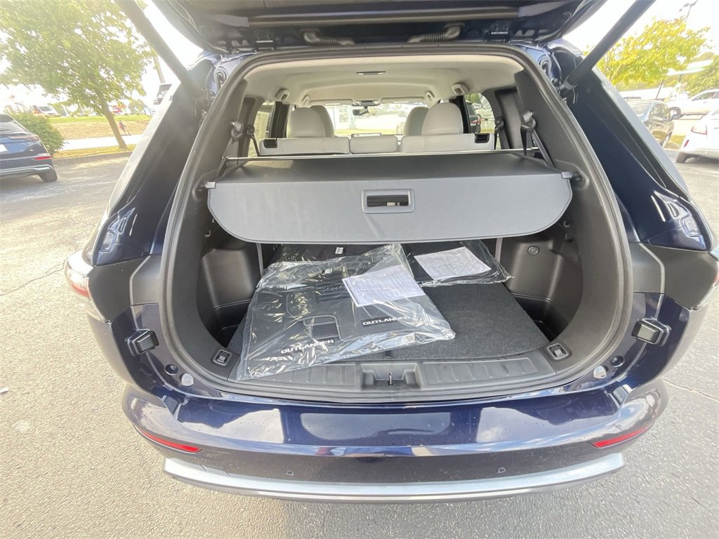 New 2025 Mitsubishi Outlander SE image 23