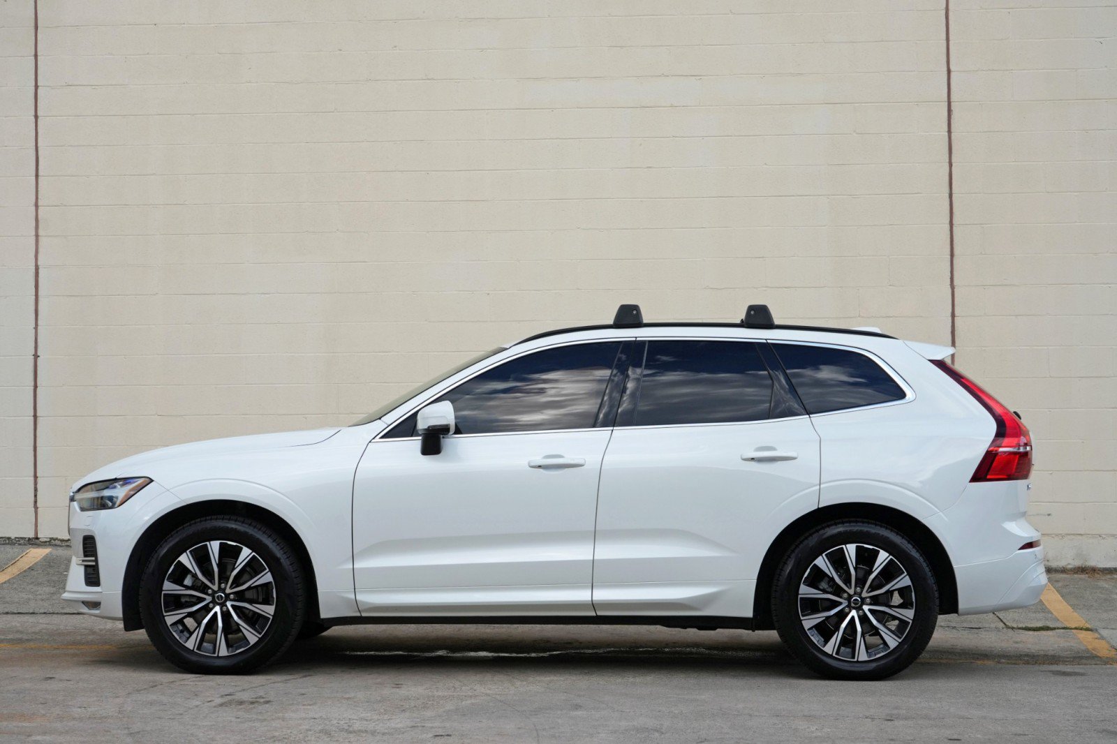 Used 2023 Volvo XC60 B5 Core w/ Climate Package FWD image 8