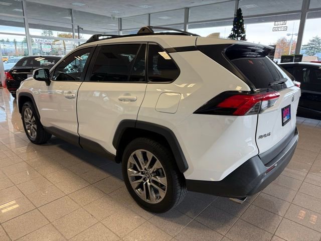 Used 2020 Toyota RAV4 XLE Premium image 5