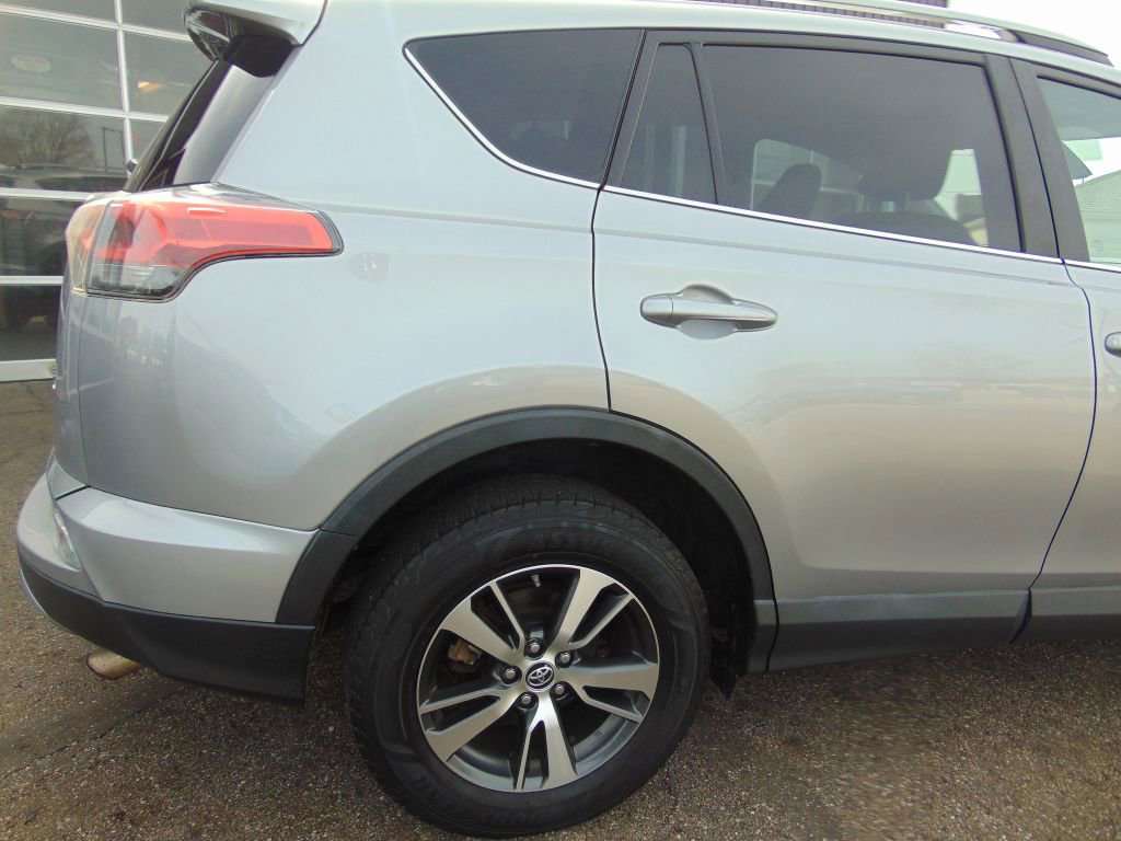 Used 2018 Toyota RAV4 XLE w/ Plus Extra Value Package image 14