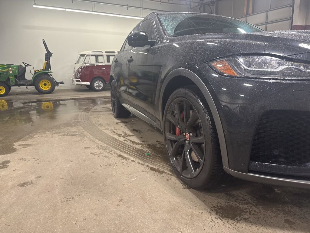 Used 2020 Jaguar F-PACE SVR image 3