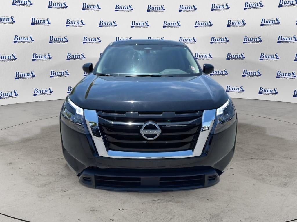 Used 2025 Nissan Pathfinder S FWD image 2