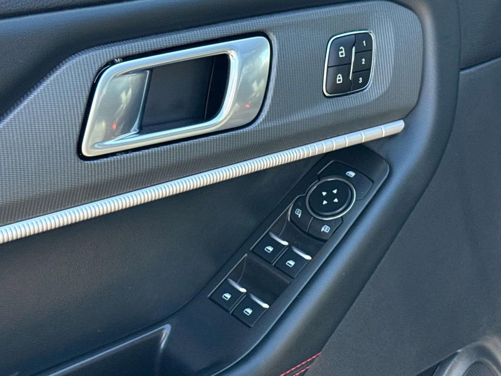 Certified 2026 Ford Explorer ST-Line w/ ST-Line Street Pack image 24