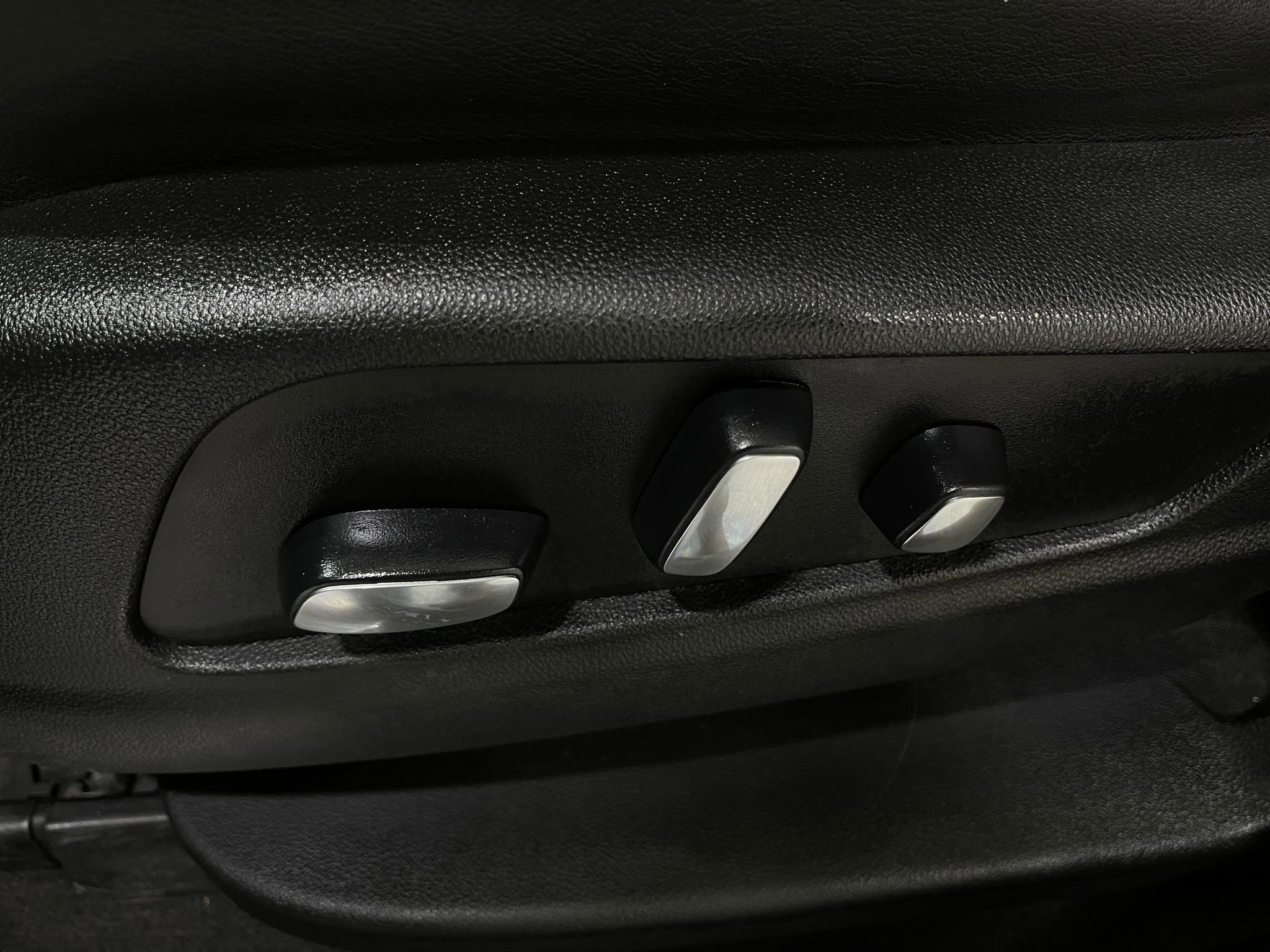 Used 2020 Cadillac XT5 Sportv w/ LPO, Floor Liner Package image 17