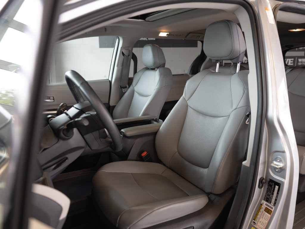Certified 2024 Toyota Sienna XLE w/ XLE Plus Package FWD image 8