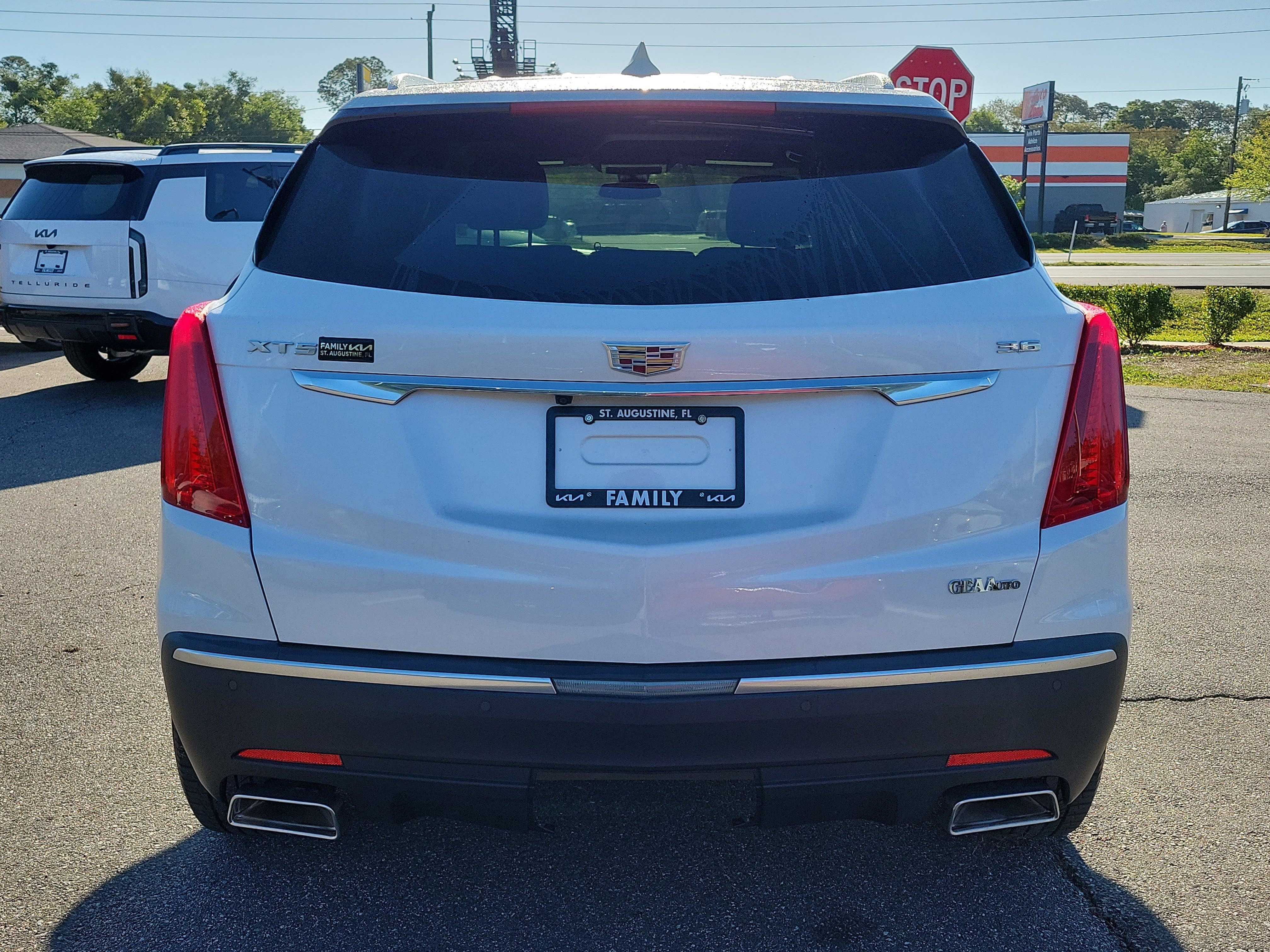 Used 2018 Cadillac XT5 Luxury w/ Driver Awareness Package FWD image 5