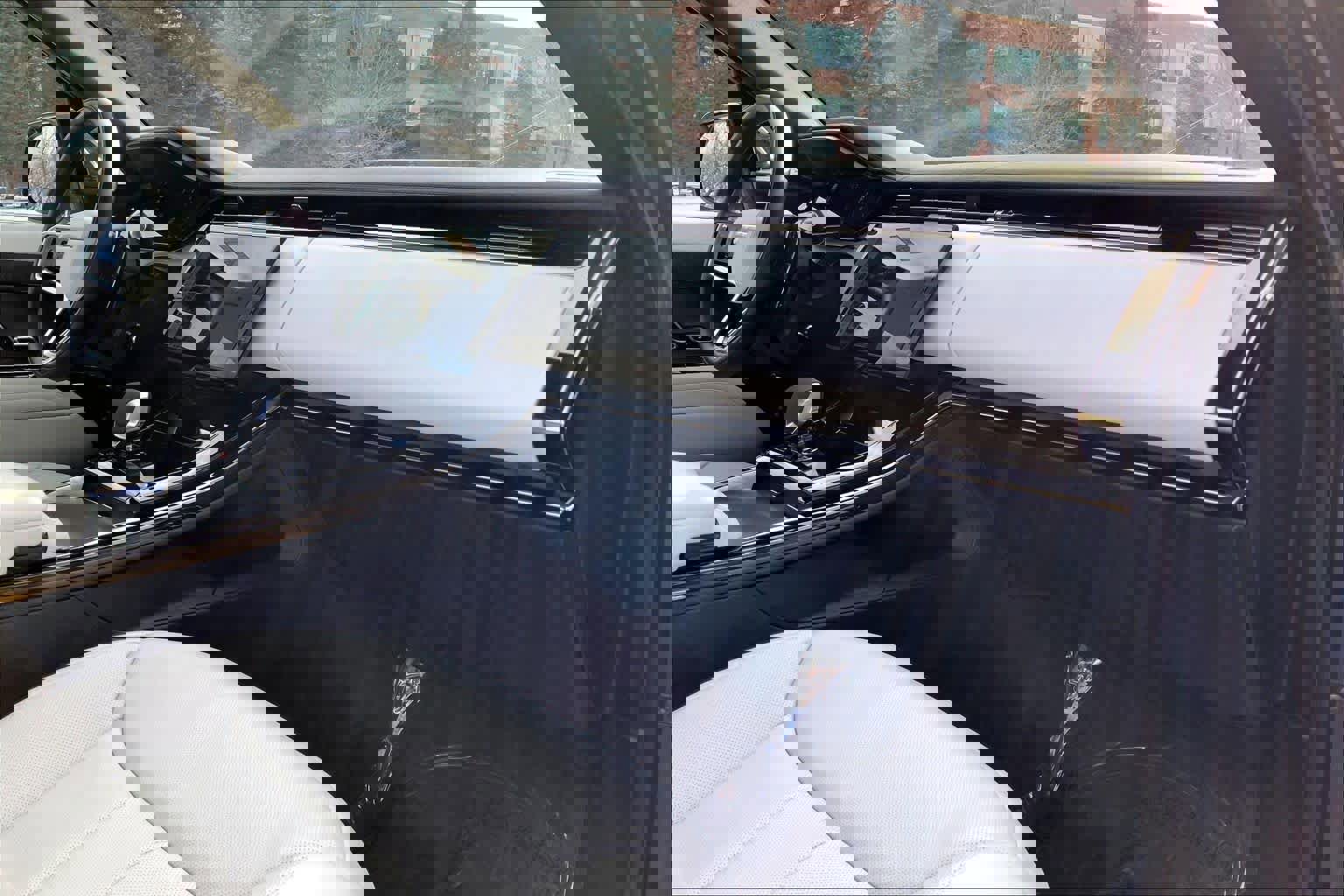 Used 2025 Land Rover Range Rover Sport SE image 17