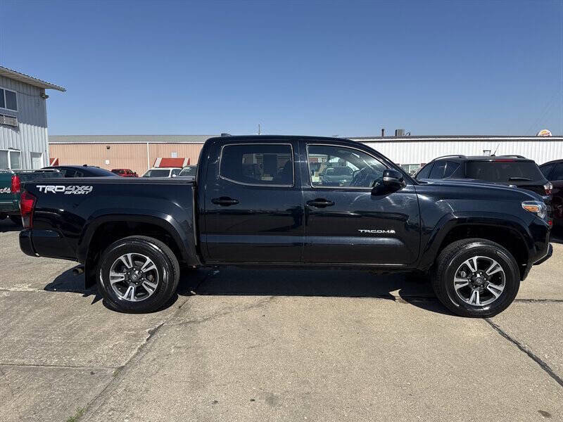 Used 2019 Toyota Tacoma TRD Sport image 9