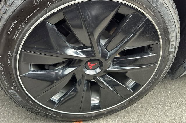 Used 2021 Tesla Model Y Long Range image 4