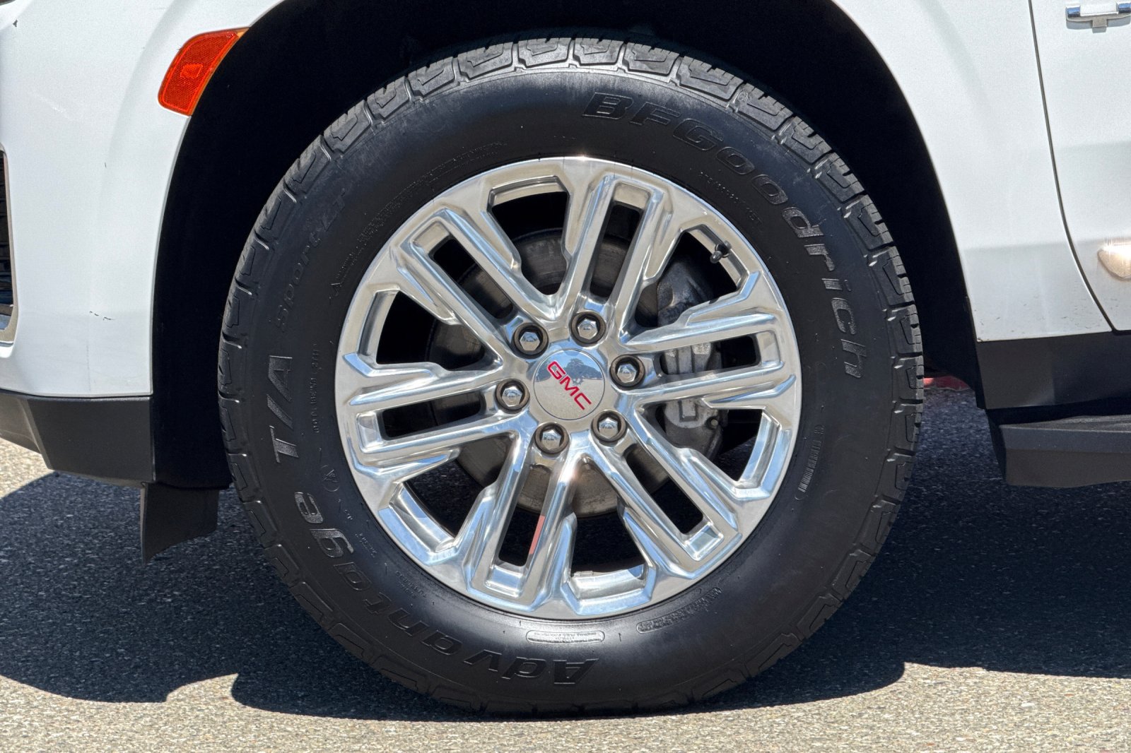 Used 2023 GMC Yukon XL SLT AWD/4WD image 36
