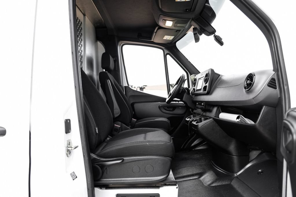 Used 2024 Mercedes-Benz Sprinter 2500 image 29