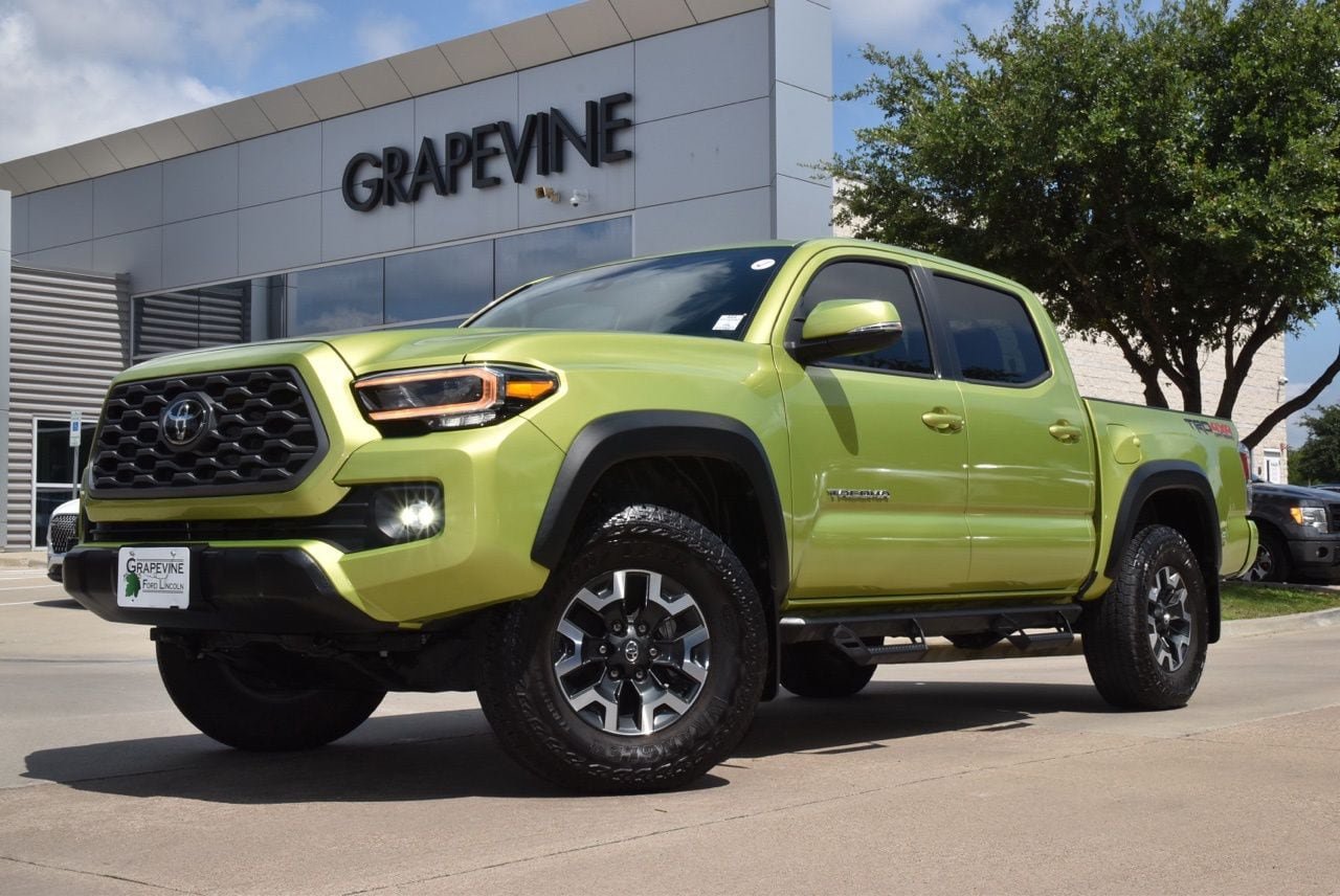 Used 2023 Toyota Tacoma TRD Off-Road w/ Technology Package AWD/4WD image 2