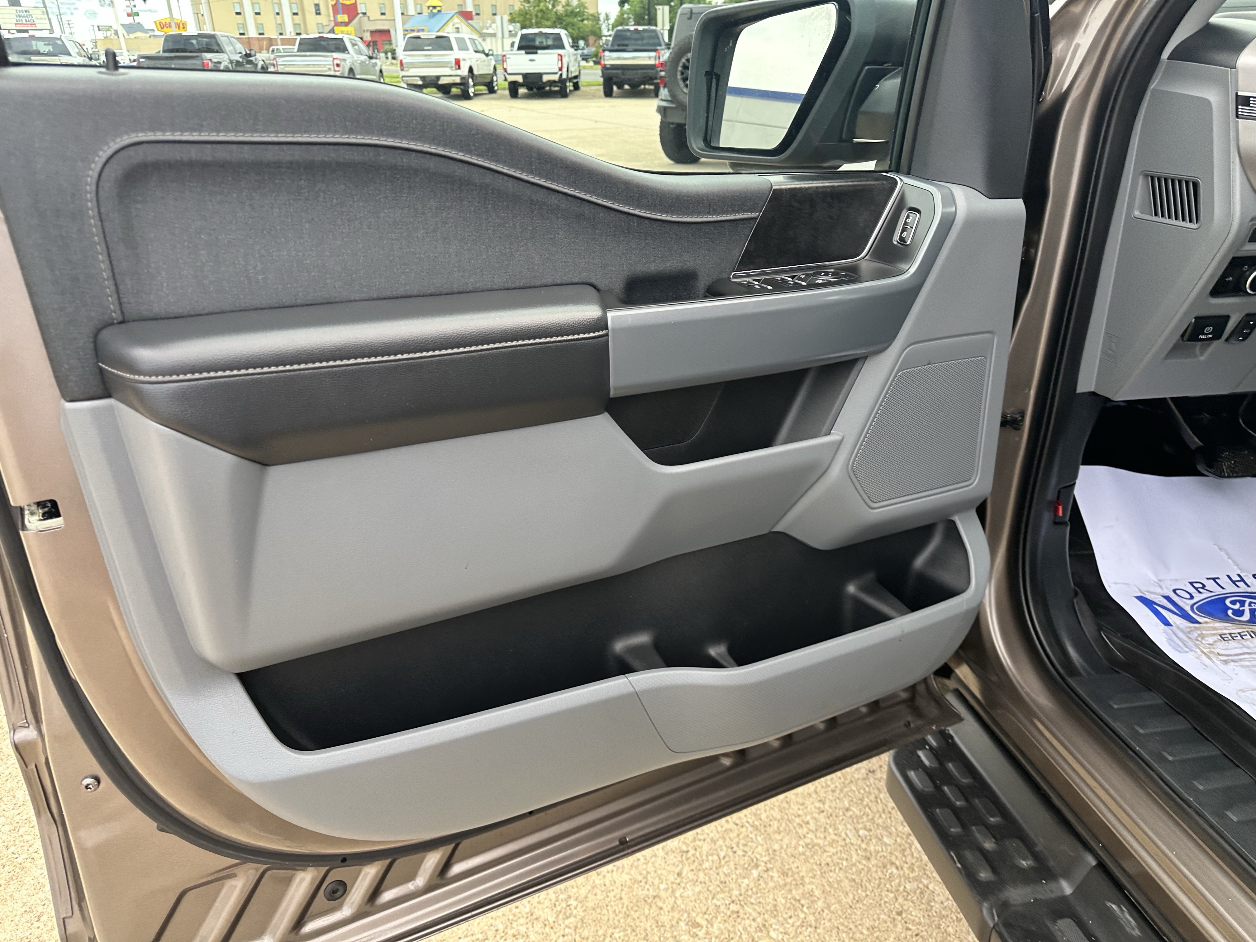 Used 2023 Ford F150 Lightning XLT AWD/4WD image 7