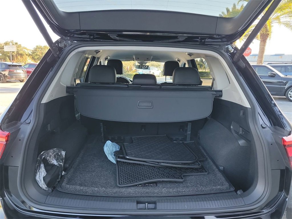 Used 2022 Volkswagen Tiguan SE image 11