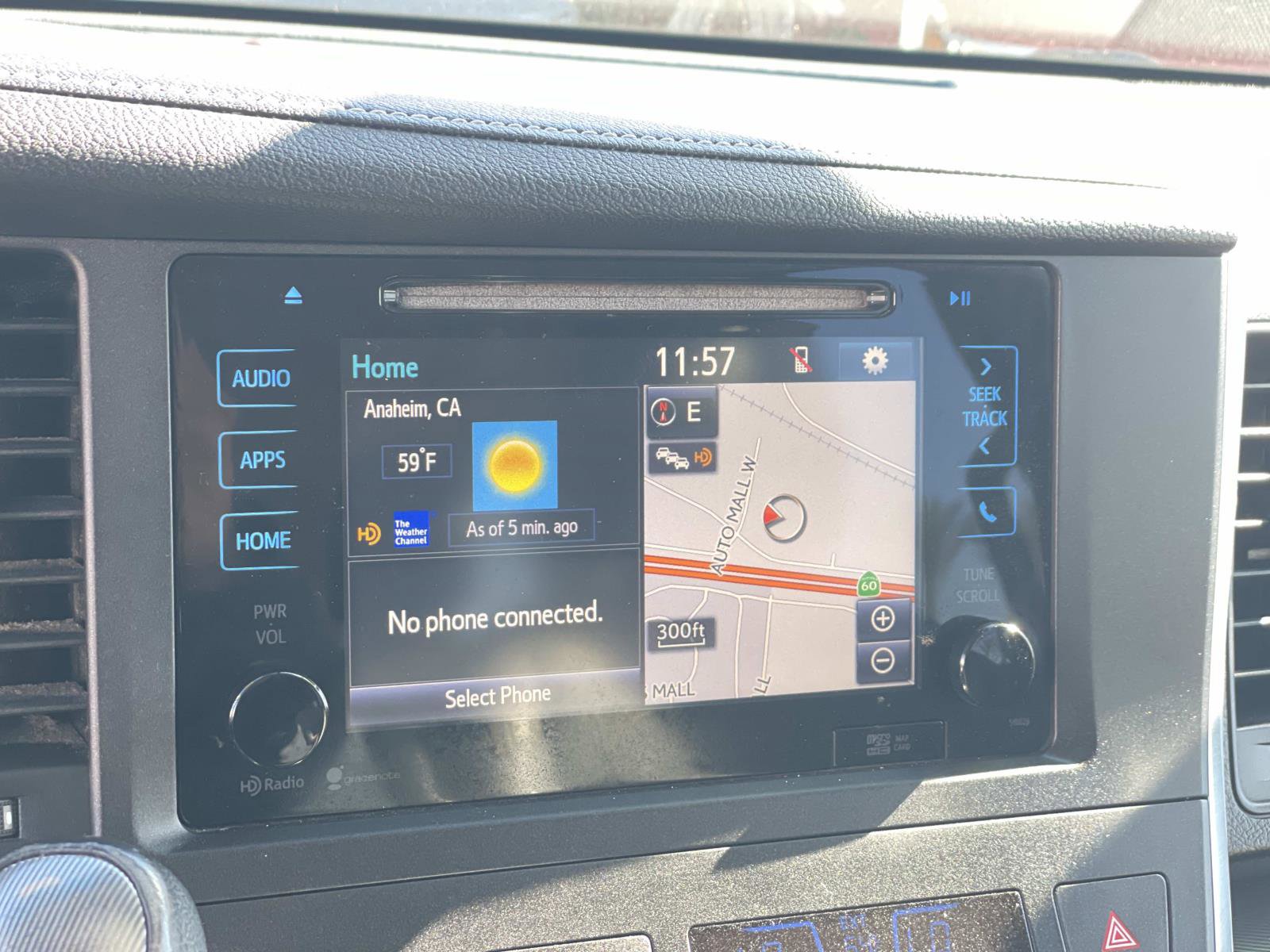 Used 2015 Toyota Sienna SE image 8