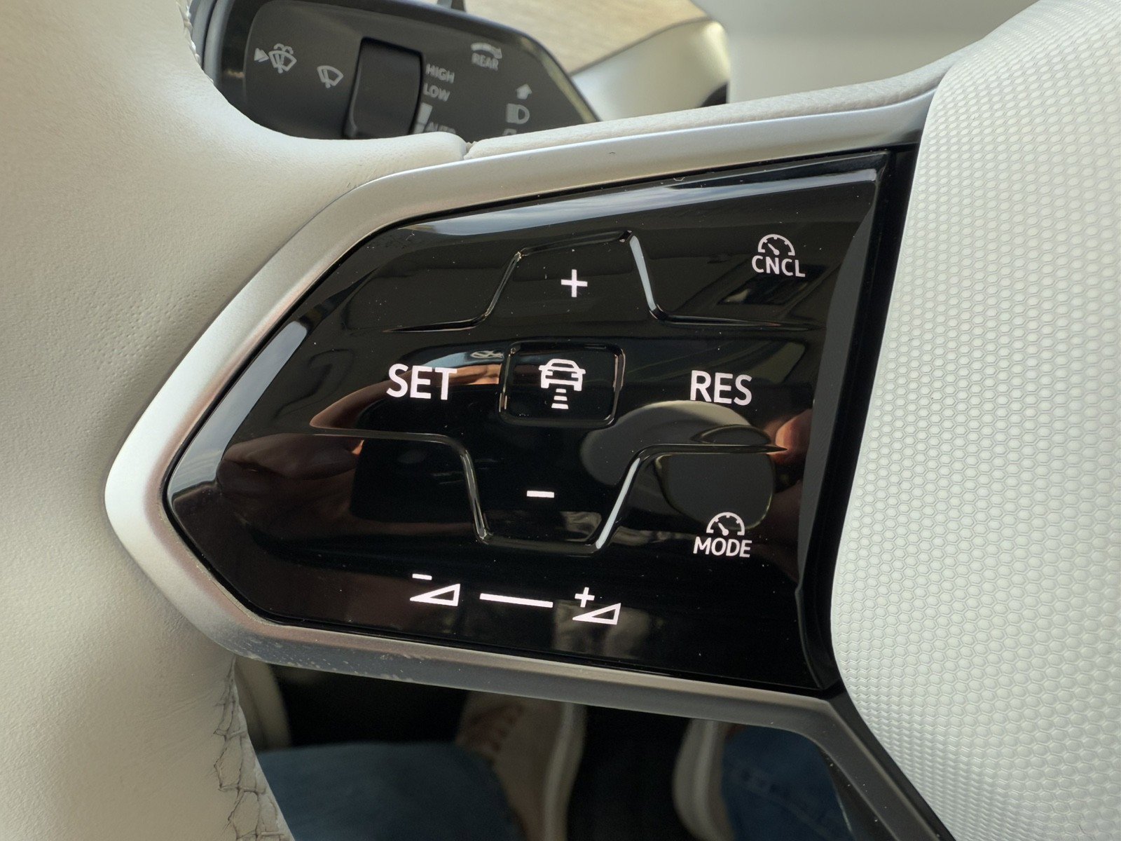 New 2025 Volkswagen ID. Buzz 1st Edition image 15