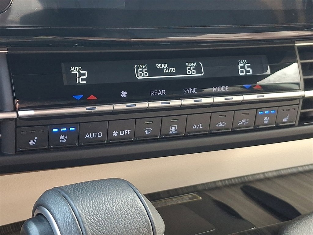 Used 2023 Toyota Sienna Platinum image 15