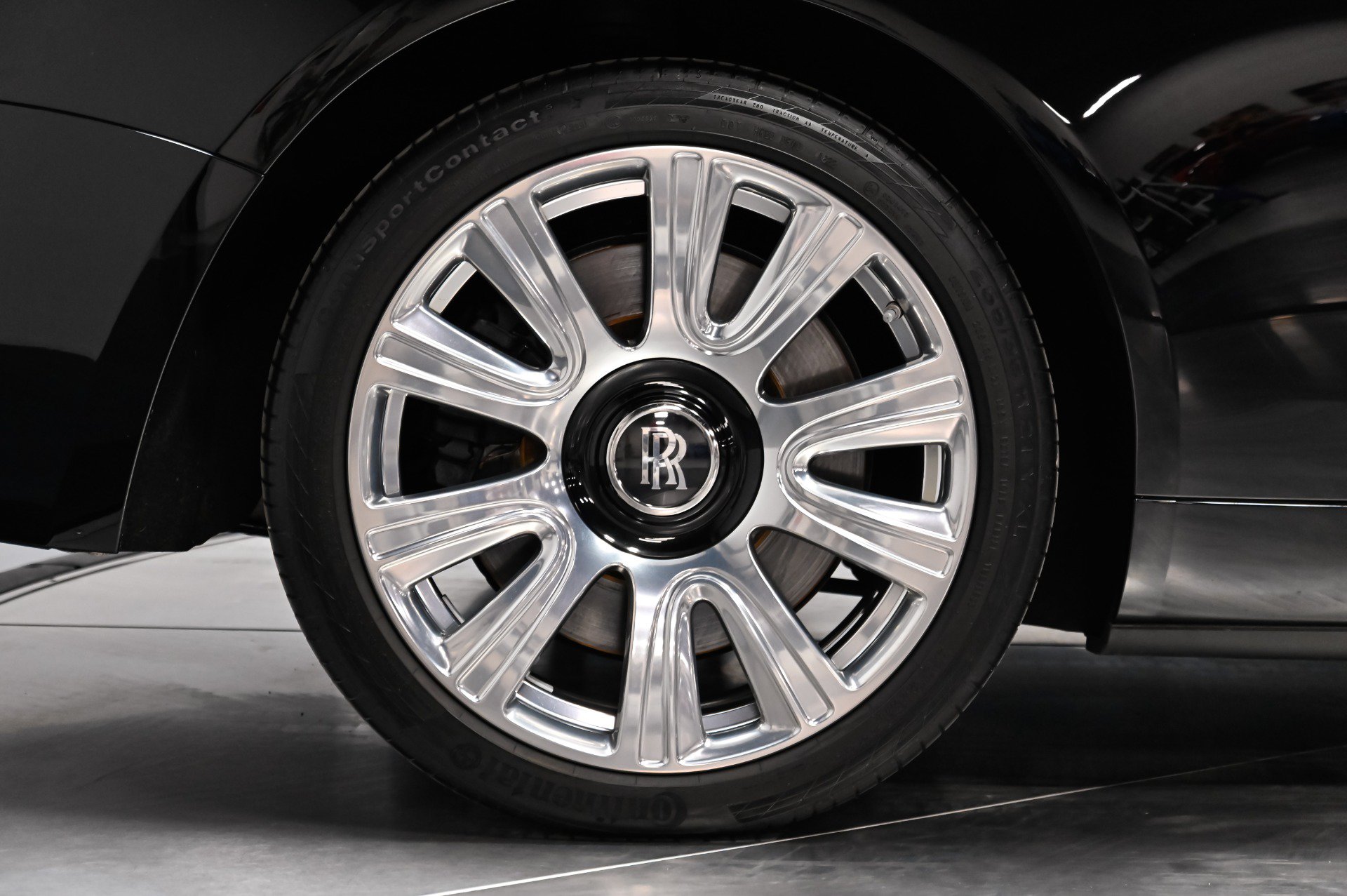Used 2017 Rolls-Royce Dawn RWD image 21