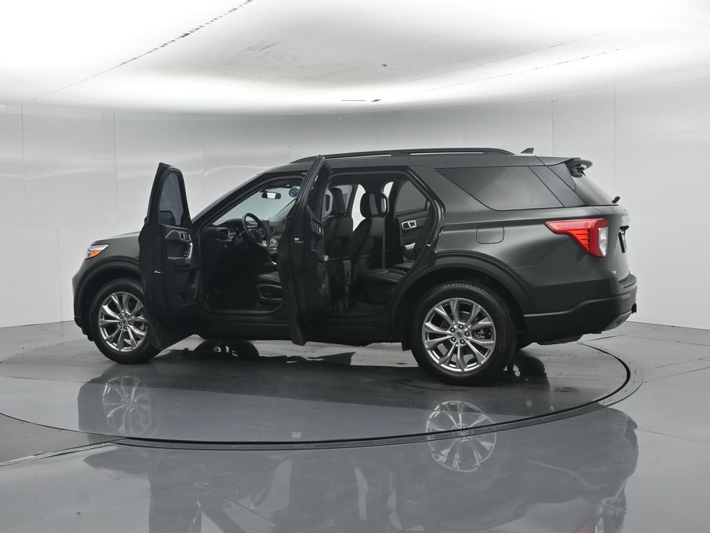 Certified 2023 Ford Explorer XLT w/ Equipment Group 202A AWD/4WD image 40