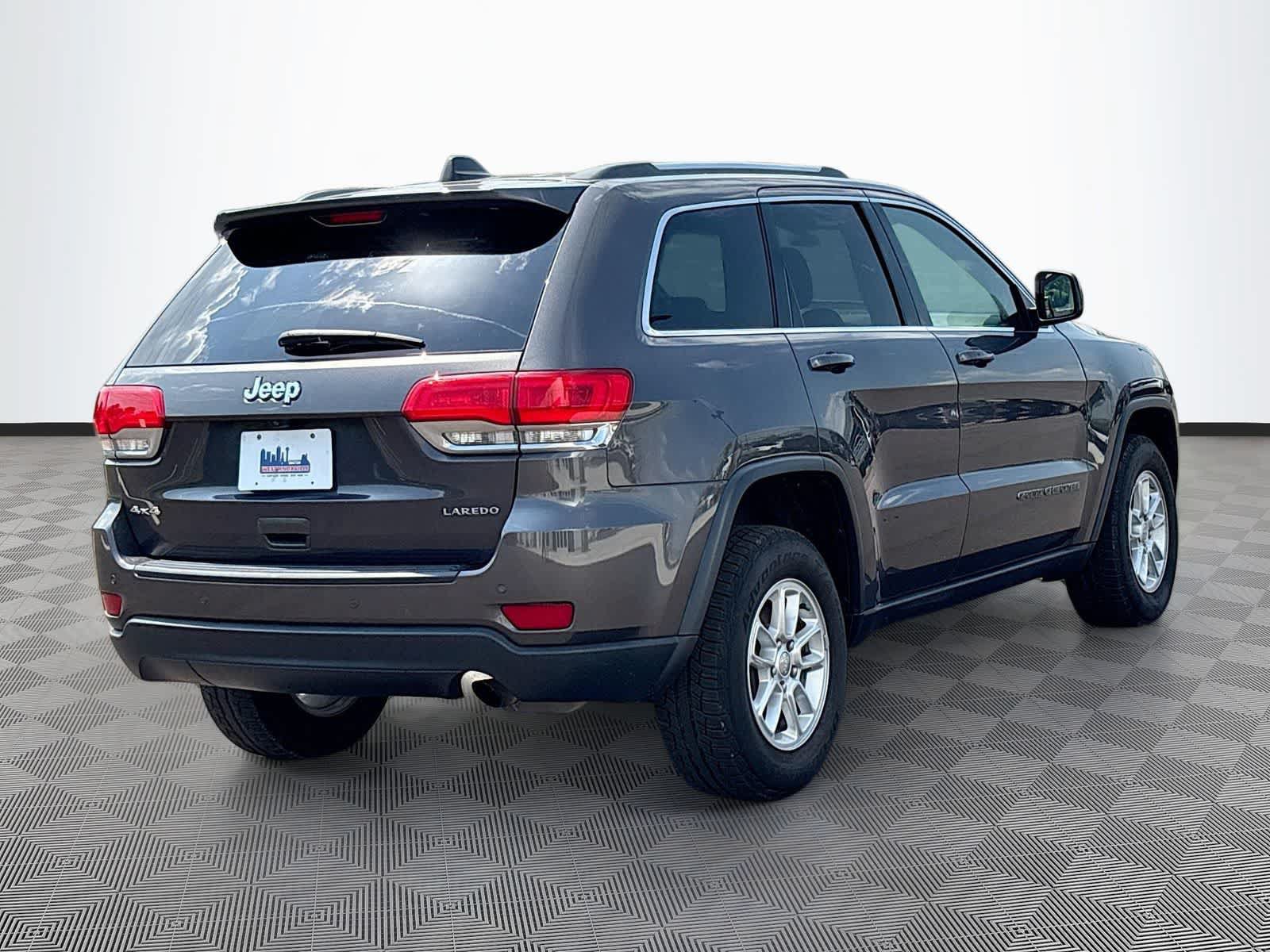 Used 2018 Jeep Grand Cherokee Laredo AWD/4WD image 5