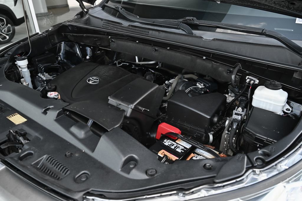 Used 2019 Toyota Highlander LE FWD image 16