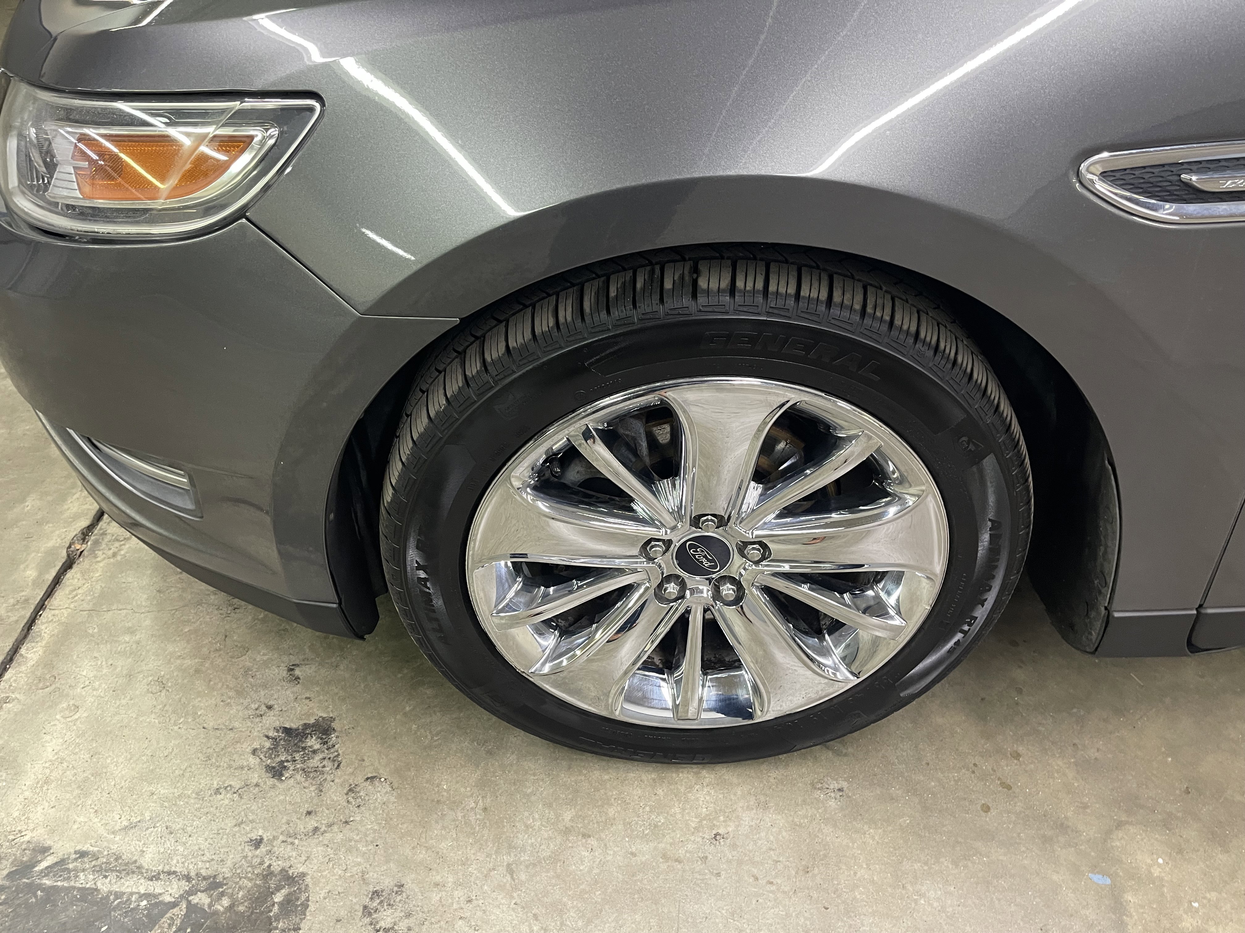 Used 2011 Ford Taurus Limited w/ 302A Rapid Spec Order Code image 10