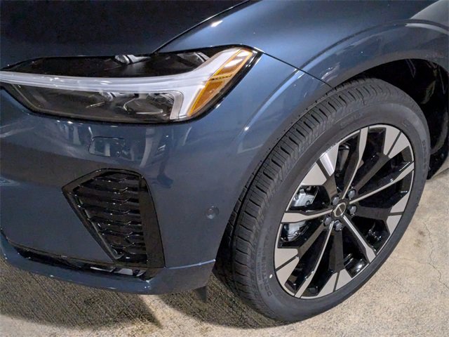 New 2026 Volvo XC60 B5 Plus w/ Protection Package Premier image 9