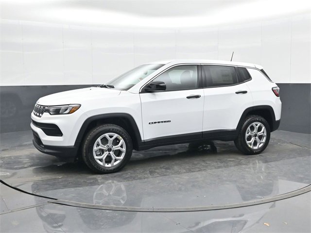Used 2025 Jeep Compass Sport image 9