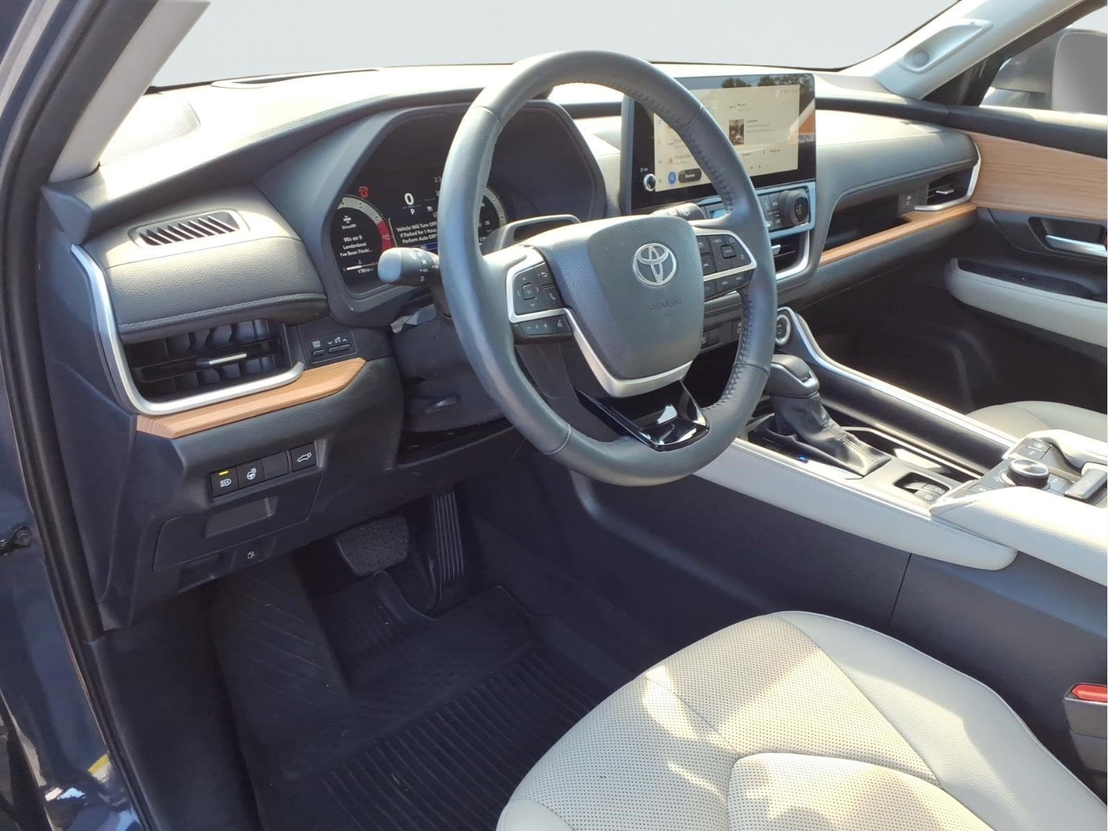 Used 2026 Toyota Grand Highlander AWD image 27