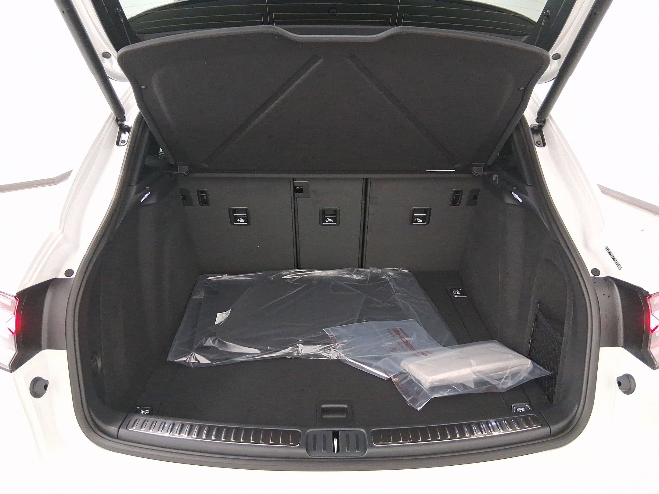 Used 2026 Porsche Macan AWD/4WD image 34