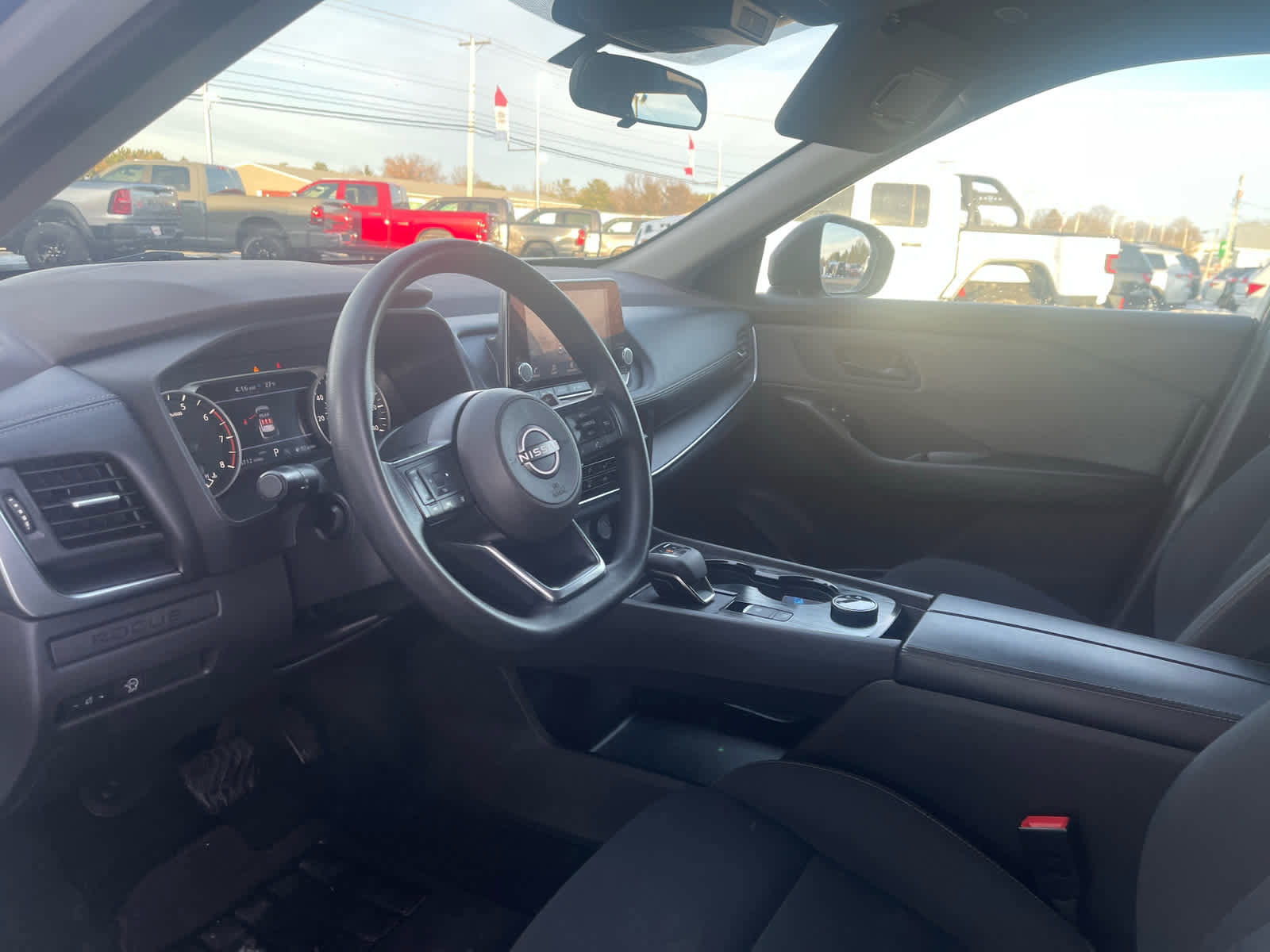 Used 2023 Nissan Rogue S image 19