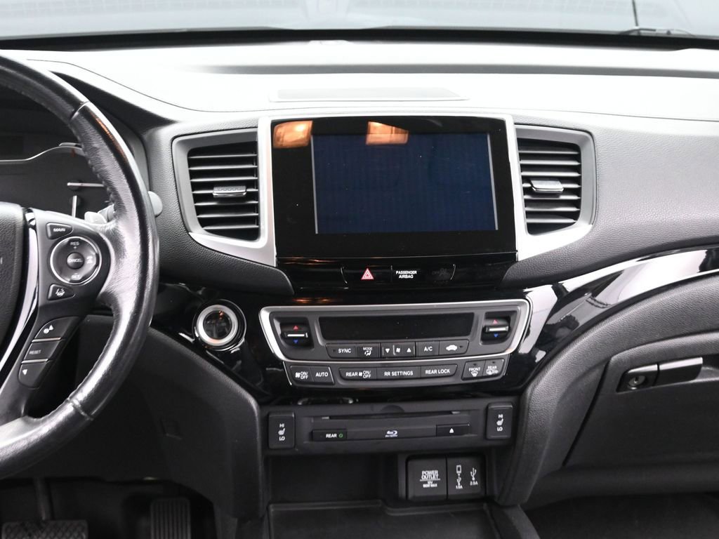 Used 2017 Honda Pilot Touring image 27