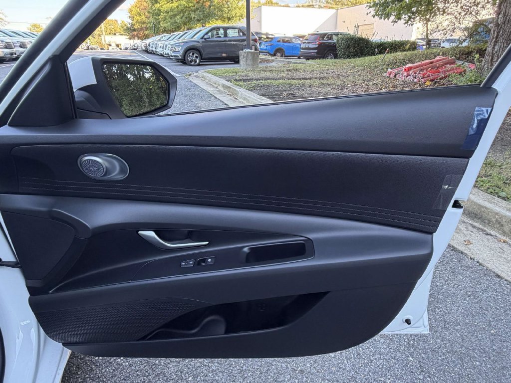 New 2026 Hyundai Elantra SE FWD image 8