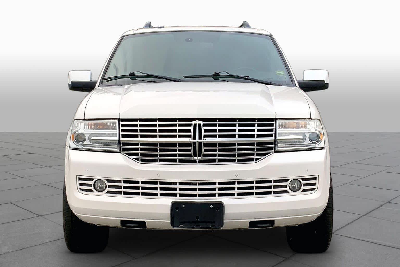 Used 2014 Lincoln Navigator 4WD w/ Equipment Group 101A image 4
