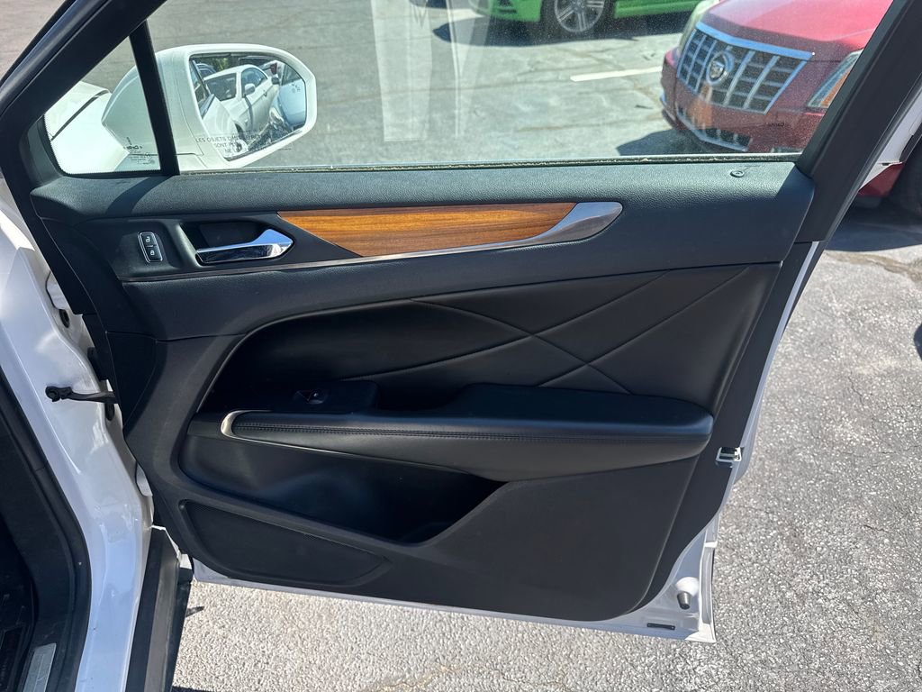 Used 2018 Lincoln MKC Select w/ Select Plus Package AWD/4WD image 32