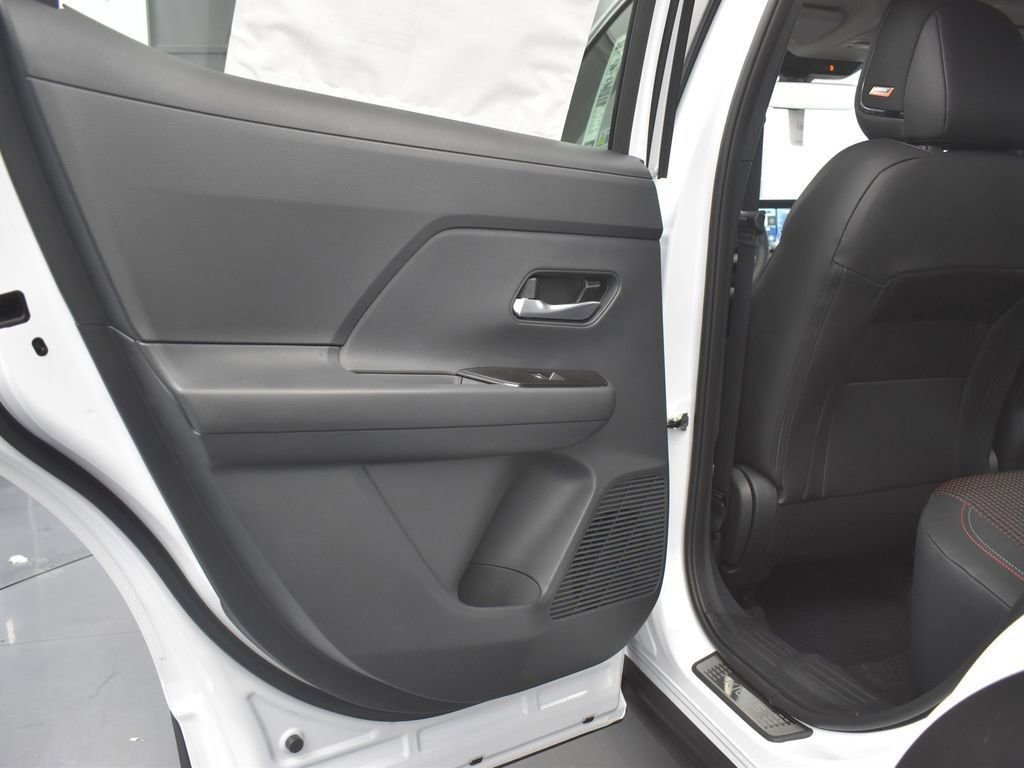 New 2026 Nissan Kicks SR w/ SR Premium Package FWD image 16