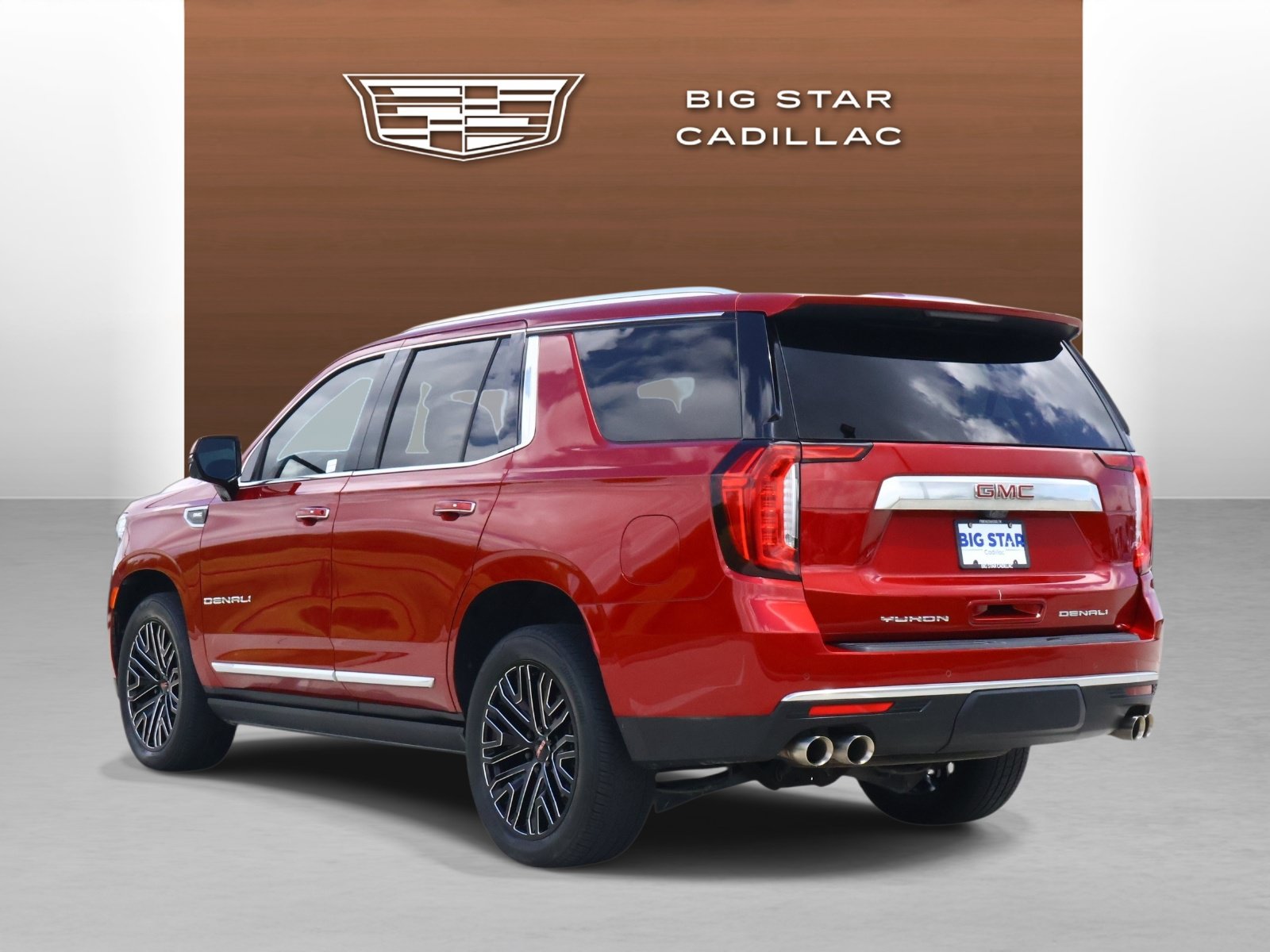 Used 2021 GMC Yukon Denali w/ Denali Premium Package RWD image 3