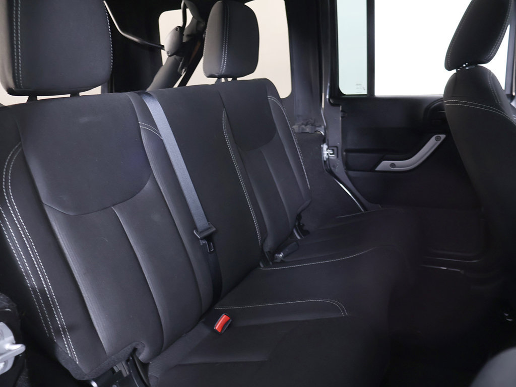 Used 2018 Jeep Wrangler Unlimited Sahara AWD/4WD image 28
