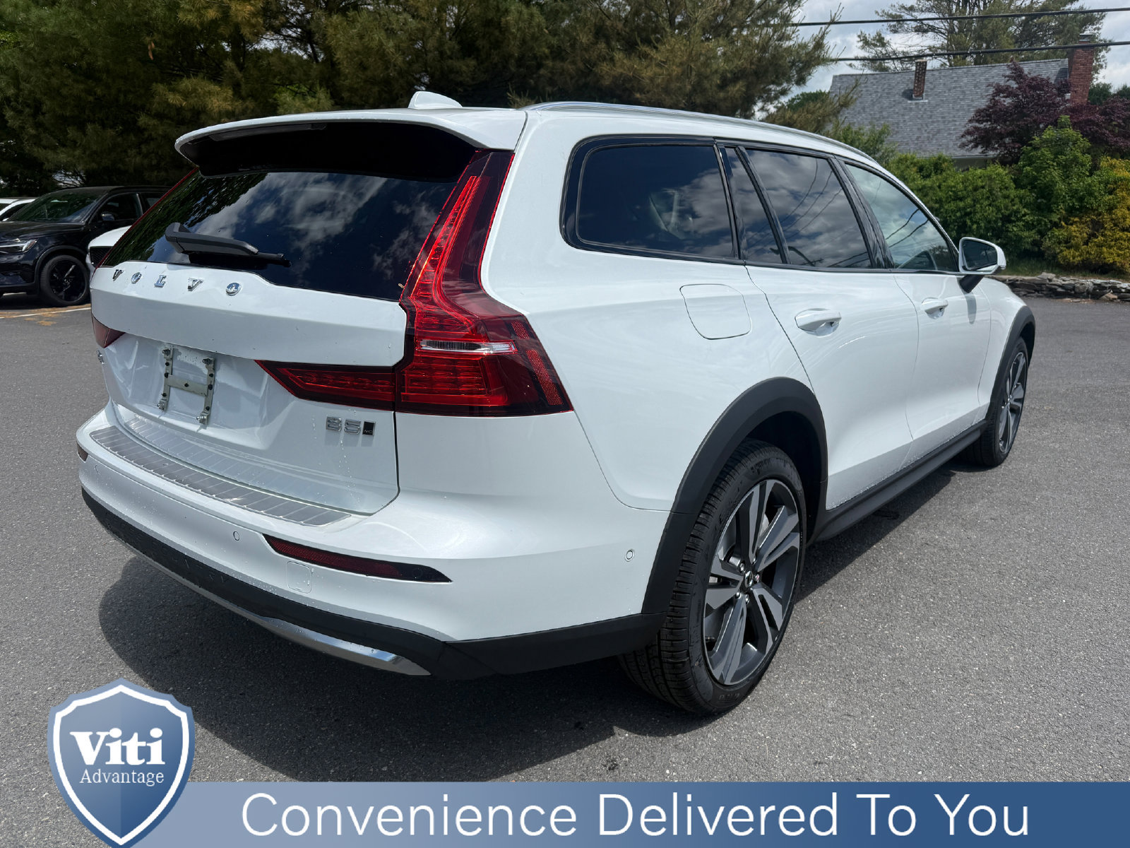 New 2026 Volvo V60 B5 Cross Country Plus w/ Protection Package Premier AWD/4WD image 8