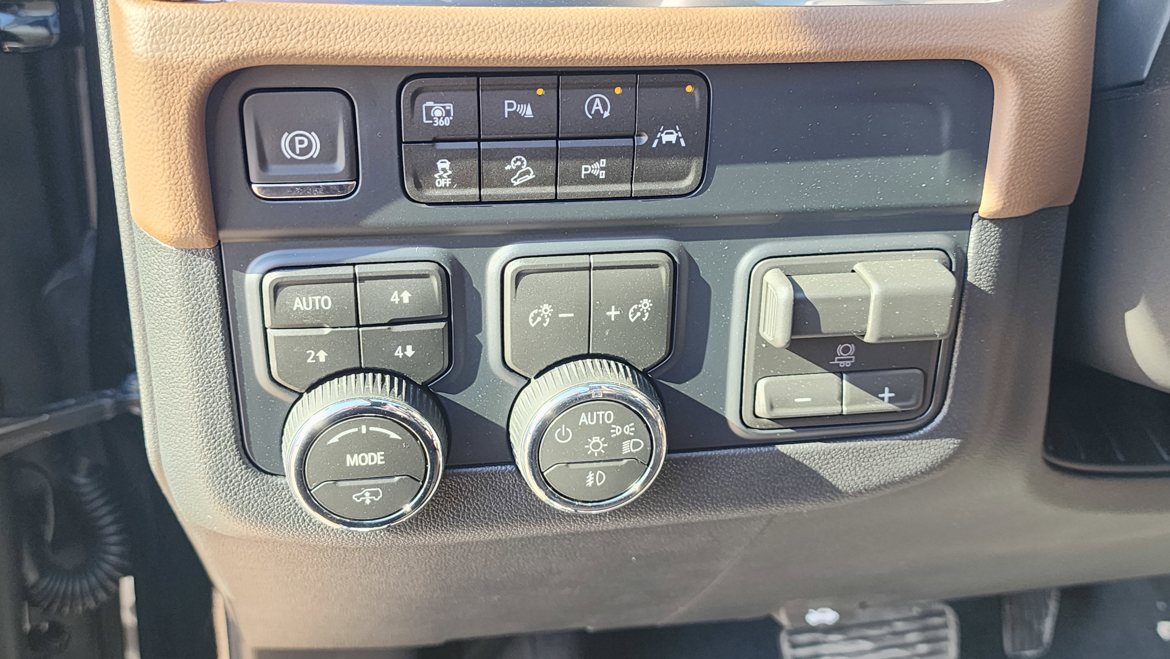 New 2026 Chevrolet Suburban High Country image 14