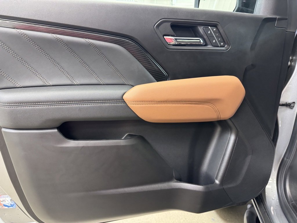 New 2025 GMC Canyon AT4 w/ Nightfall Edition image 8