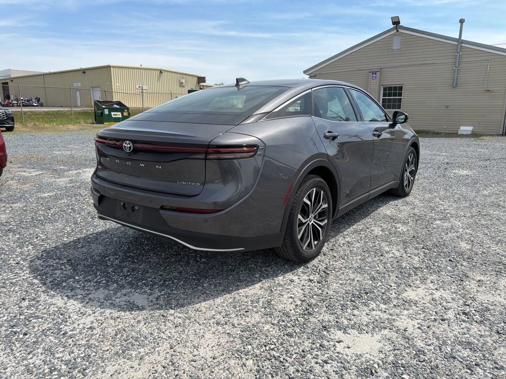 Used 2023 Toyota Crown Limited image 5