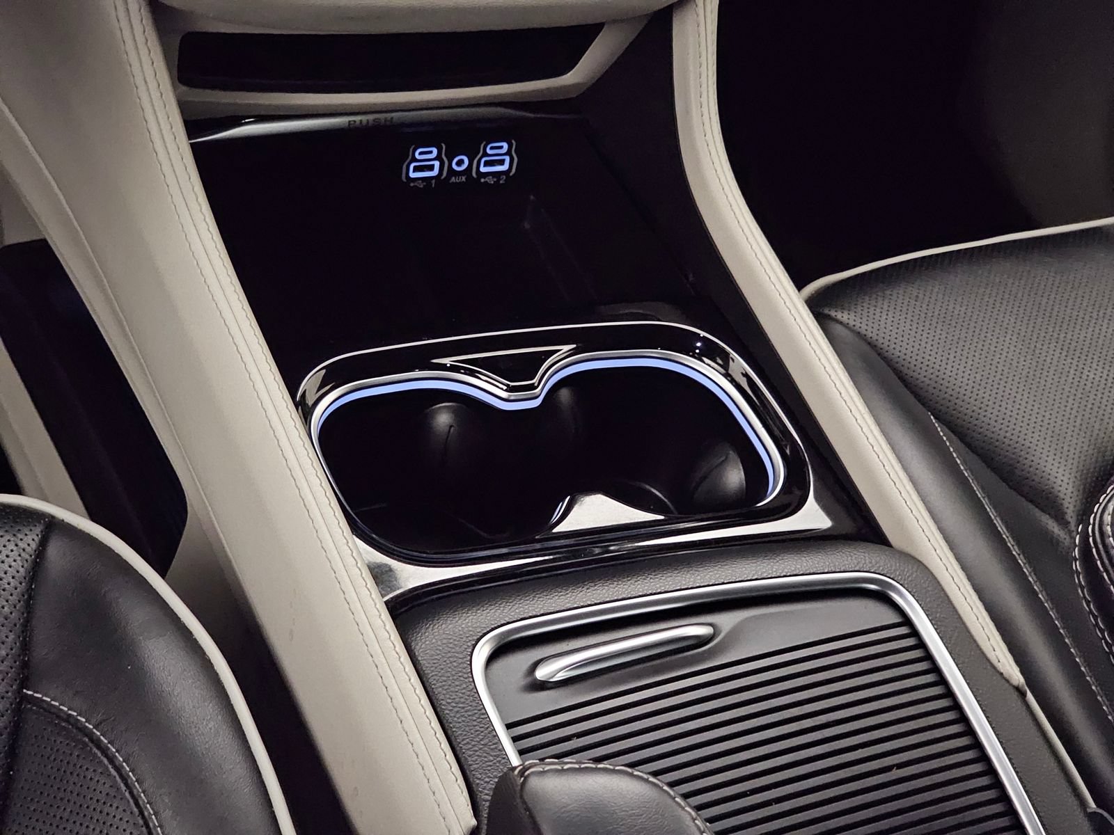 Used 2022 Chrysler Pacifica Limited AWD/4WD image 11